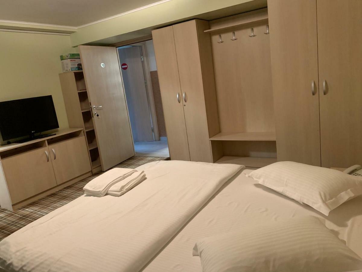 Vila Curcubeu 호텔 부스테니 외부 사진